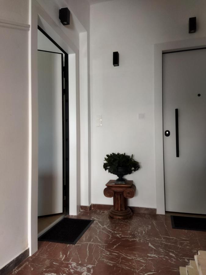 Minimal Apartment By The Beach Corinto Esterno foto