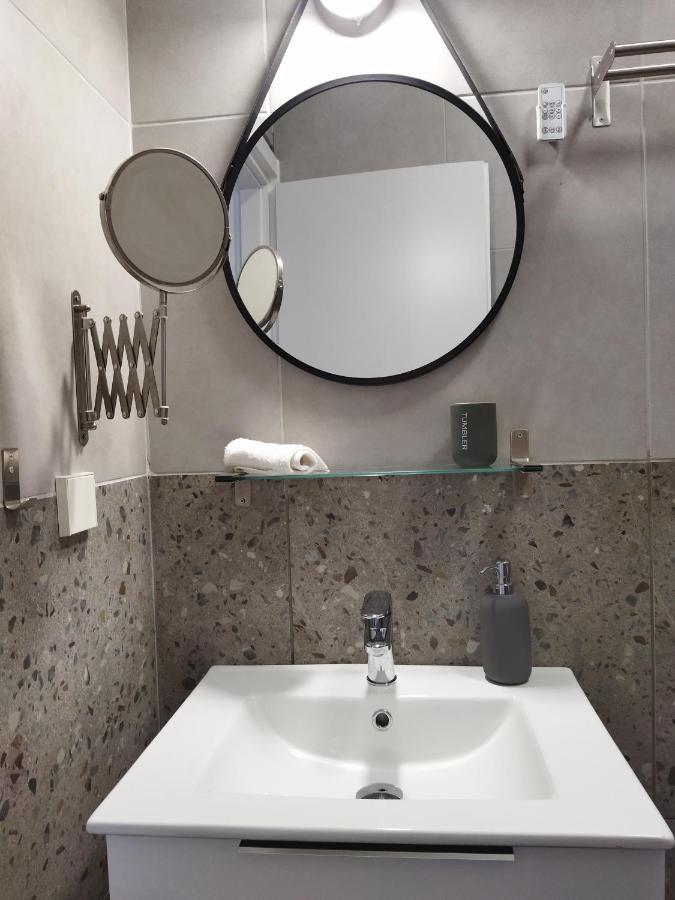 Minimal Apartment By The Beach Corinto Esterno foto
