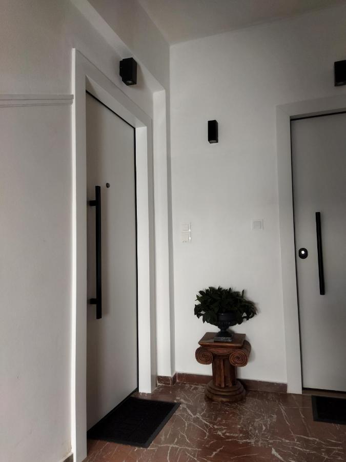 Minimal Apartment By The Beach Corinto Esterno foto