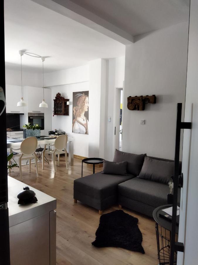 Minimal Apartment By The Beach Corinto Esterno foto