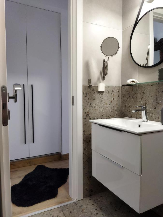 Minimal Apartment By The Beach Corinto Esterno foto