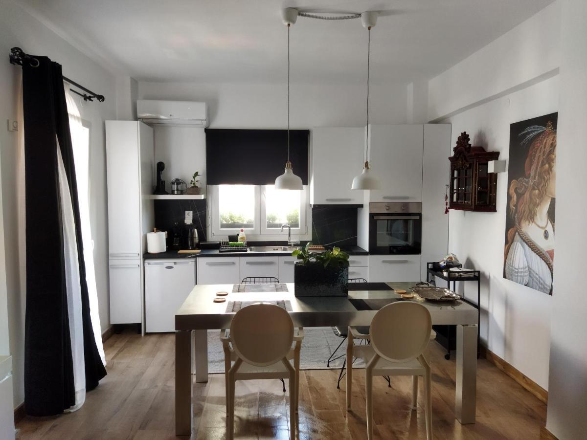 Minimal Apartment By The Beach Corinto Esterno foto